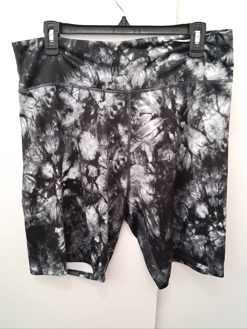 32 Degrees Cool Women's Black & Gray Tie-Dye Bike Shorts Size XXL